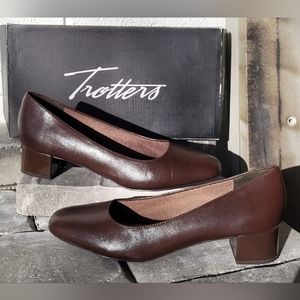 Trotters, Brown Leather Shoes Women, size 9N